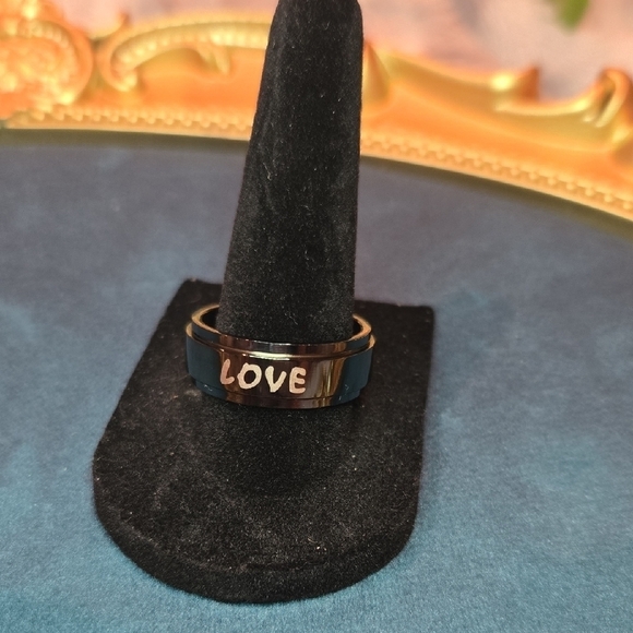 Girl Smiles Jewelry - Black and Gold 'Love' Stainless Steel Spinner Ring Brand New